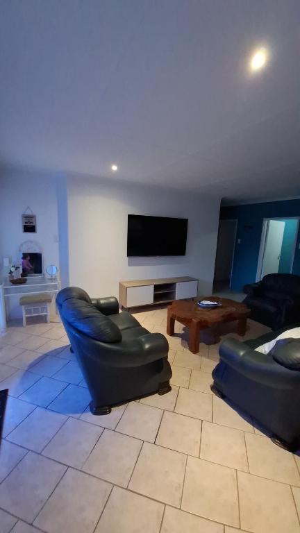 To Let 2 Bedroom Property for Rent in Wavecrest Eastern Cape